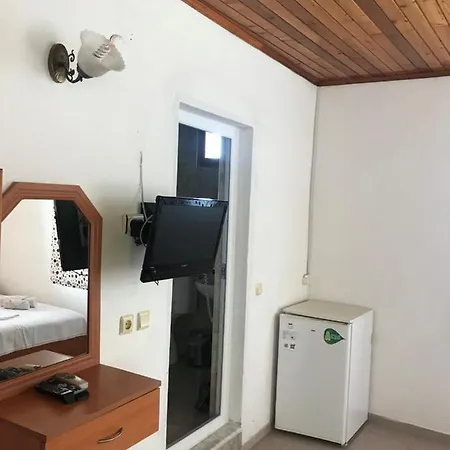 契拉勒俄麦克旅馆 *