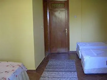 契拉勒俄麦克旅馆 *